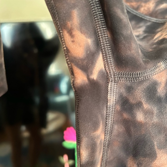 NWOT Lululemon align diamond dye 25” in graphite pastel pink in size 2 - Picture 6 of 8